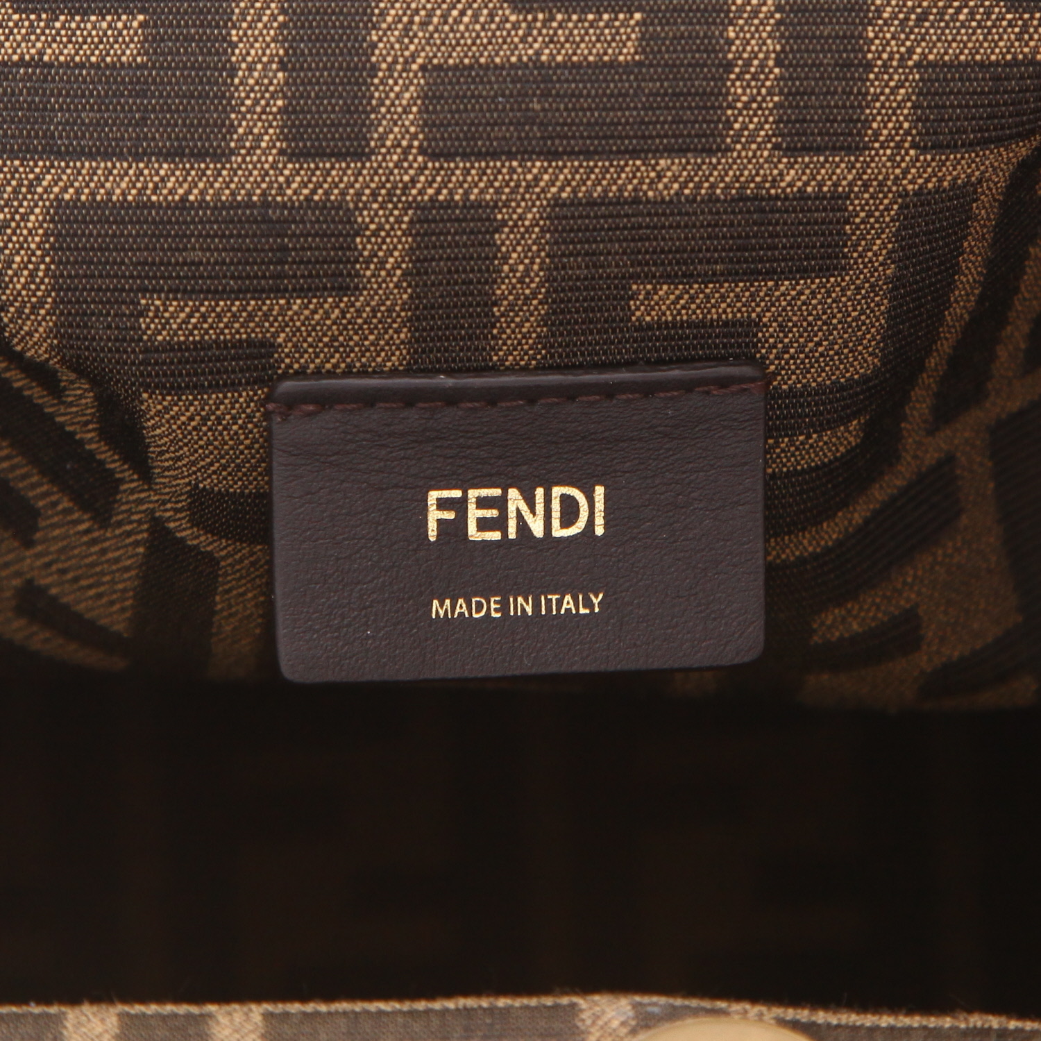 Sac à main Fendi  First Moyen Modèle en cuir rose-poudre - Detail D2