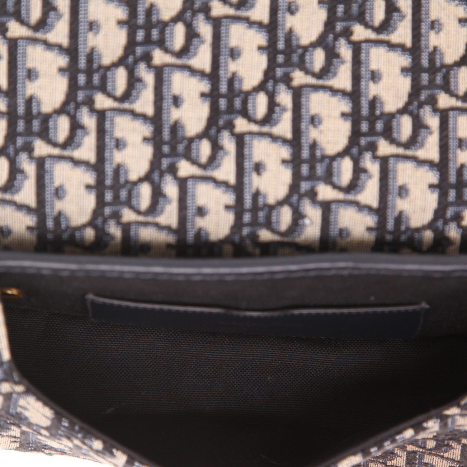 Bolso bandolera Dior  Bobby East-West en lona Monogram Oblique azul marino y cuero azul marino - Detail D3