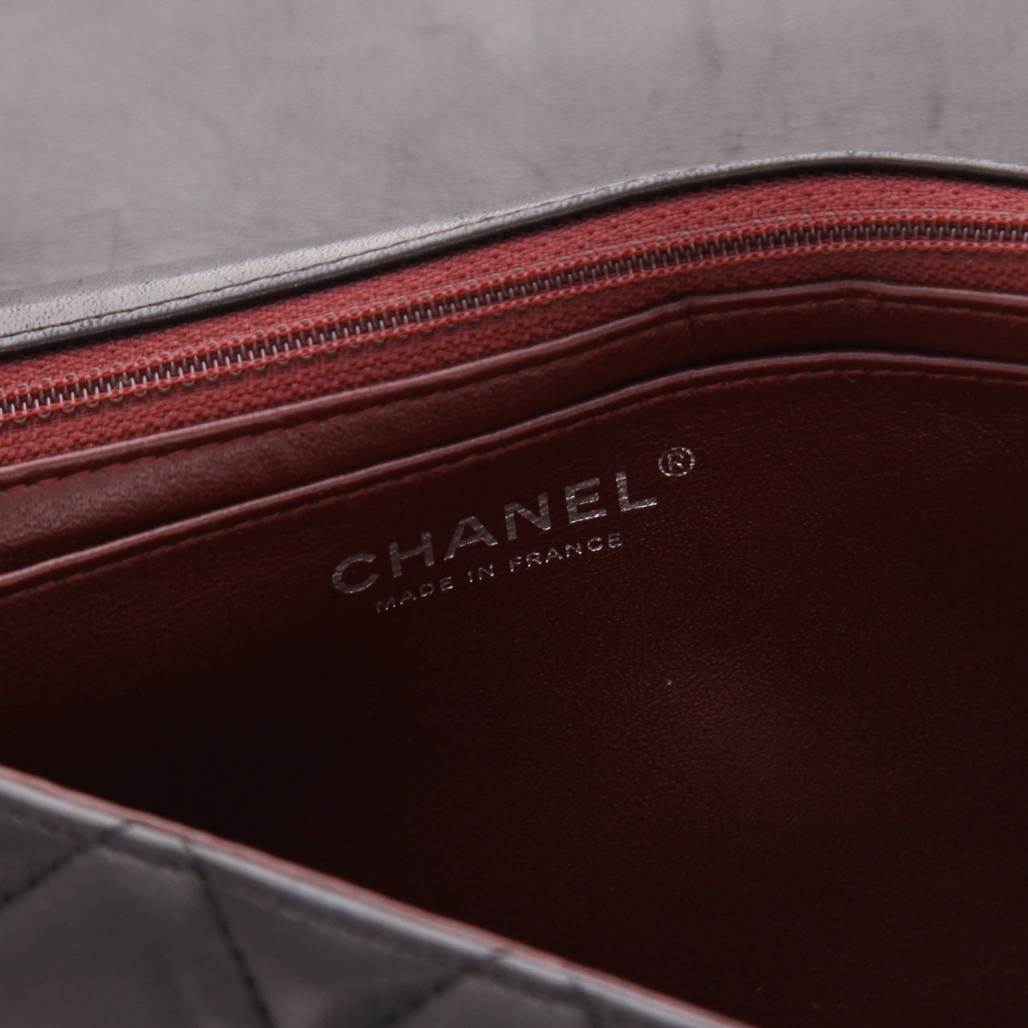 Bolso bandolera Chanel  Timeless Jumbo en cuero acolchado negro - Detail D2