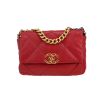 Sac bandoulière Chanel  19 en cuir matelassé rouge - 360 thumbnail