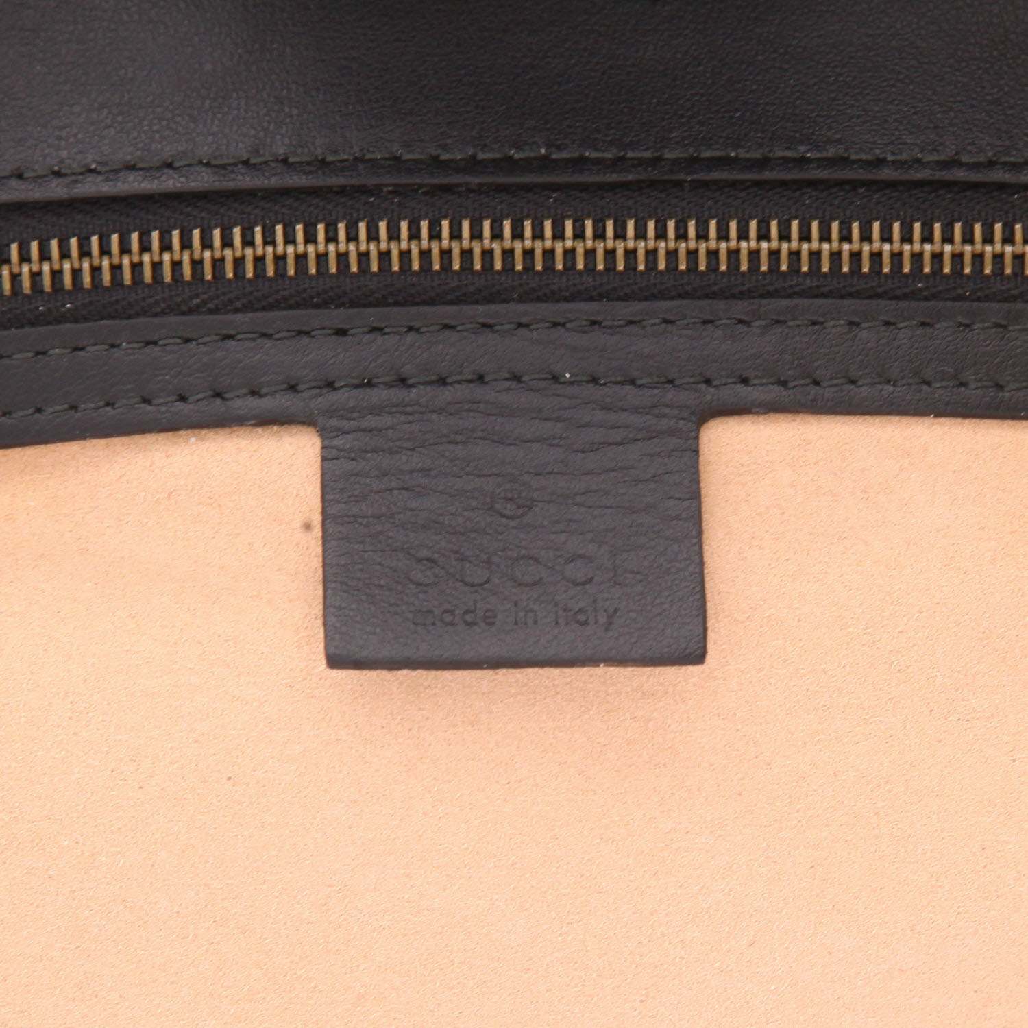 Gucci  GG Marmont shoulder bag  in black quilted leather - Detail D2