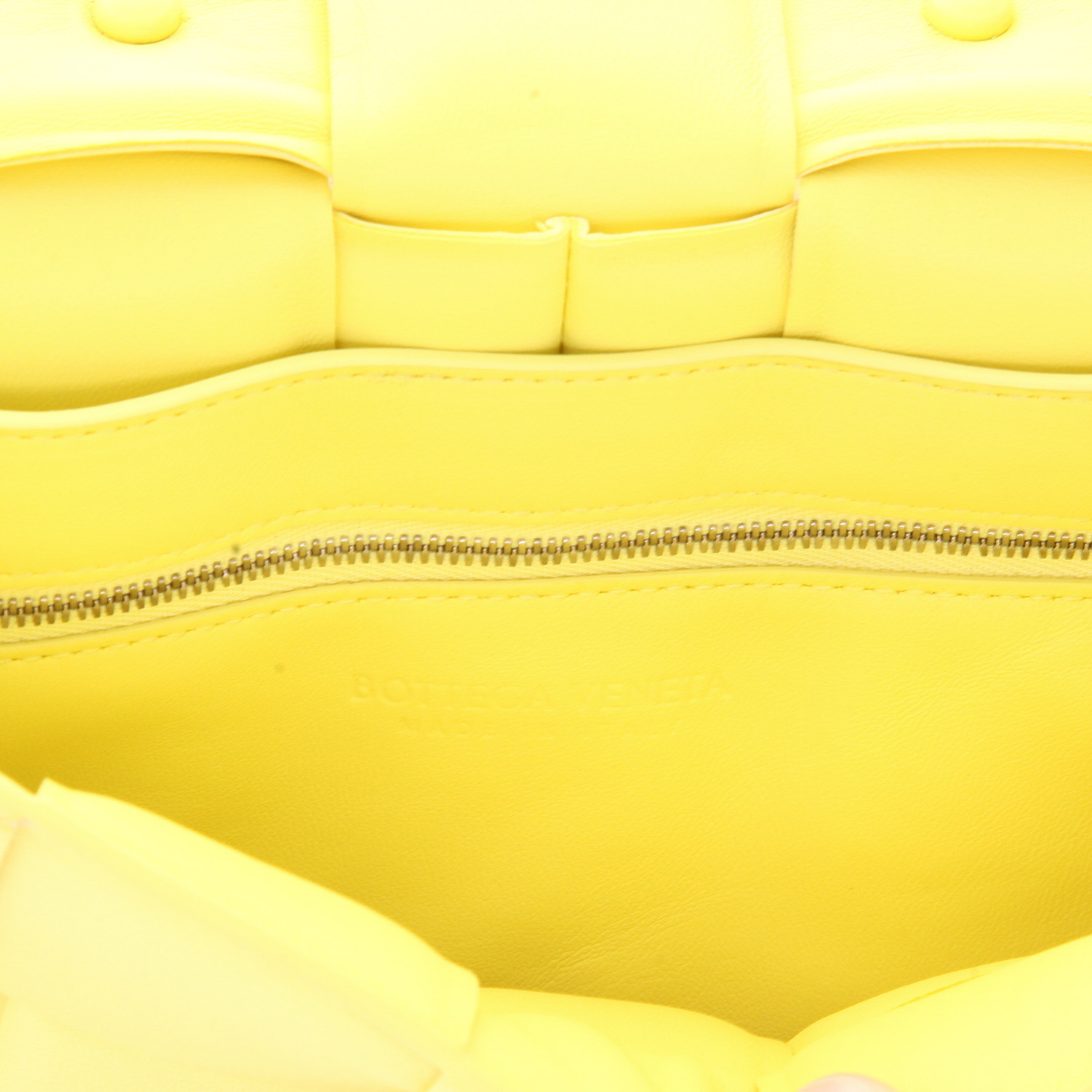 Borsa a tracolla Bottega Veneta  Cassette in pelle intrecciata gialla - Detail D2