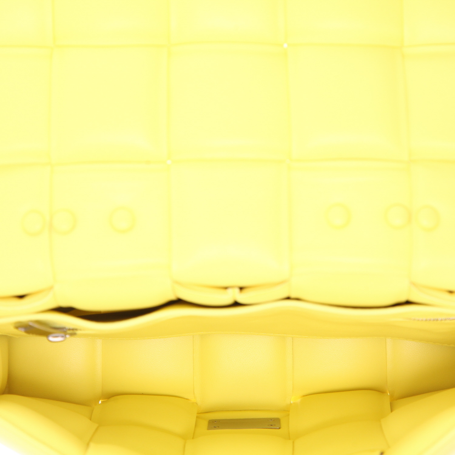 Sac bandoulière Bottega Veneta  Cassette en cuir intrecciato jaune - Detail D3