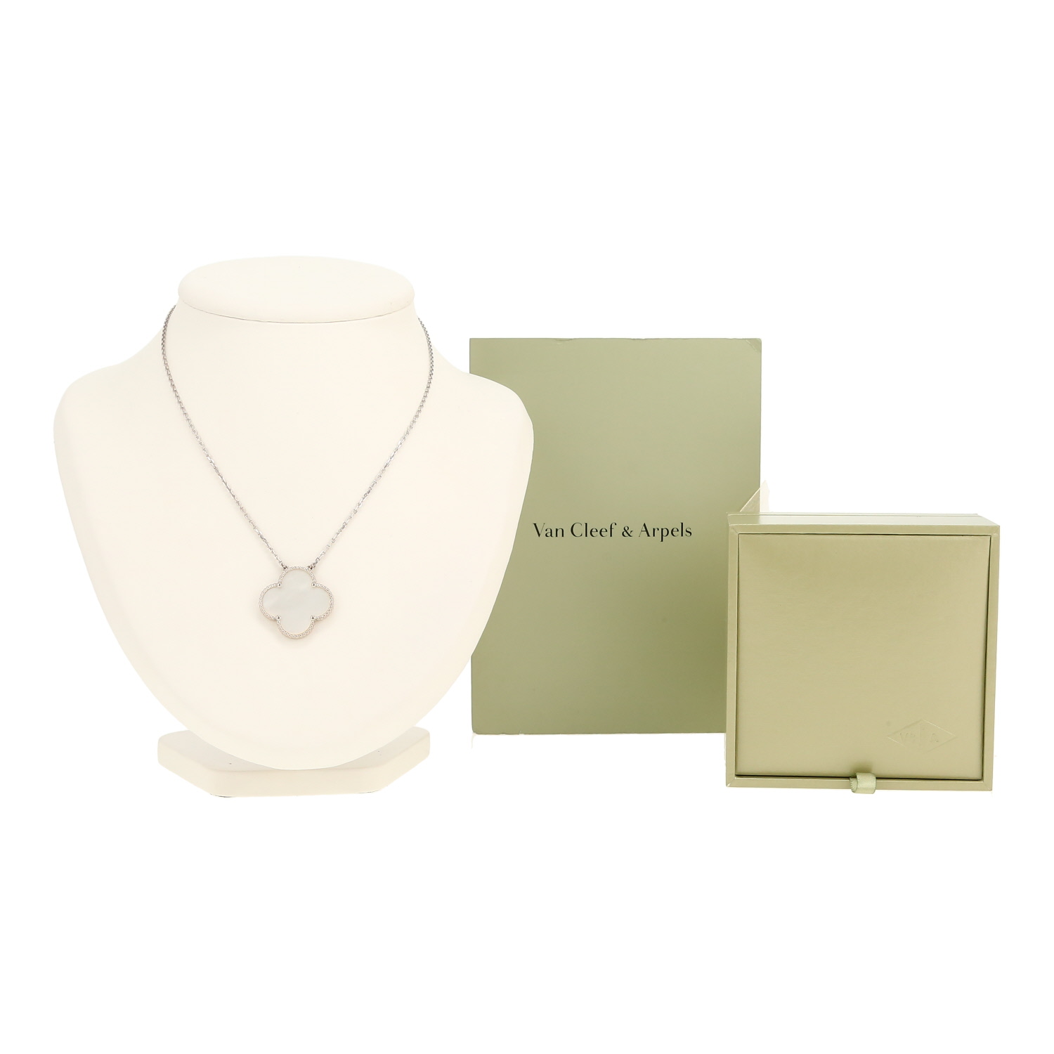 Van Cleef & Arpels Magic Alhambra necklace in white gold and mother of pearl - Detail D2