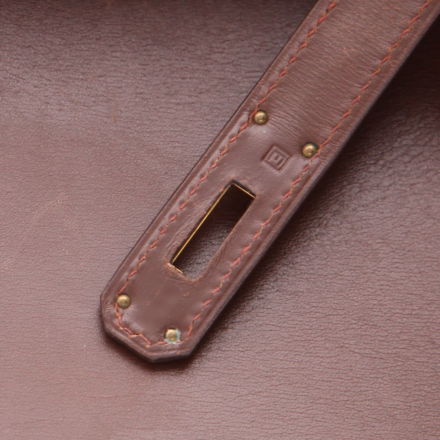Hermès  Kelly 32 cm handbag  in brown box leather - Detail D3