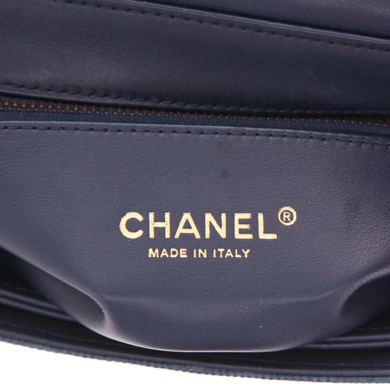 Chanel  Timeless handbag  in blue lizzard - Detail D2