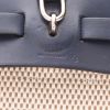 Sac porté épaule ou main Hermès  Herbag en toile beige et cuir bleu-marine - Detail D2 thumbnail
