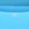 Sac bandoulière Hermès Constance en cuir epsom bleu - Detail D2 thumbnail
