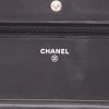 Sac bandoulière Chanel  Wallet on Chain en cuir matelassé noir - Detail D2 thumbnail