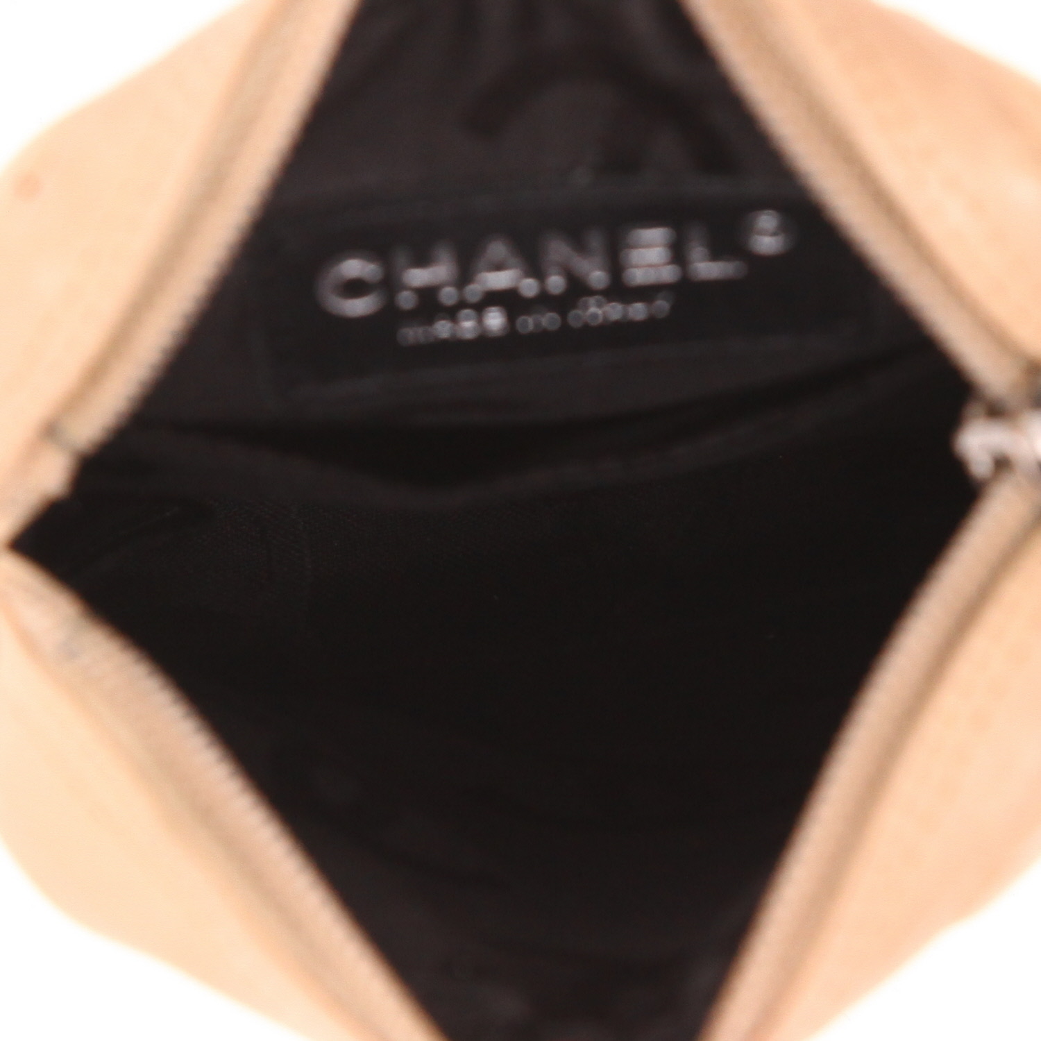 Sac bandoulière Chanel  Cambon en cuir matelassé beige et noir - Detail D3
