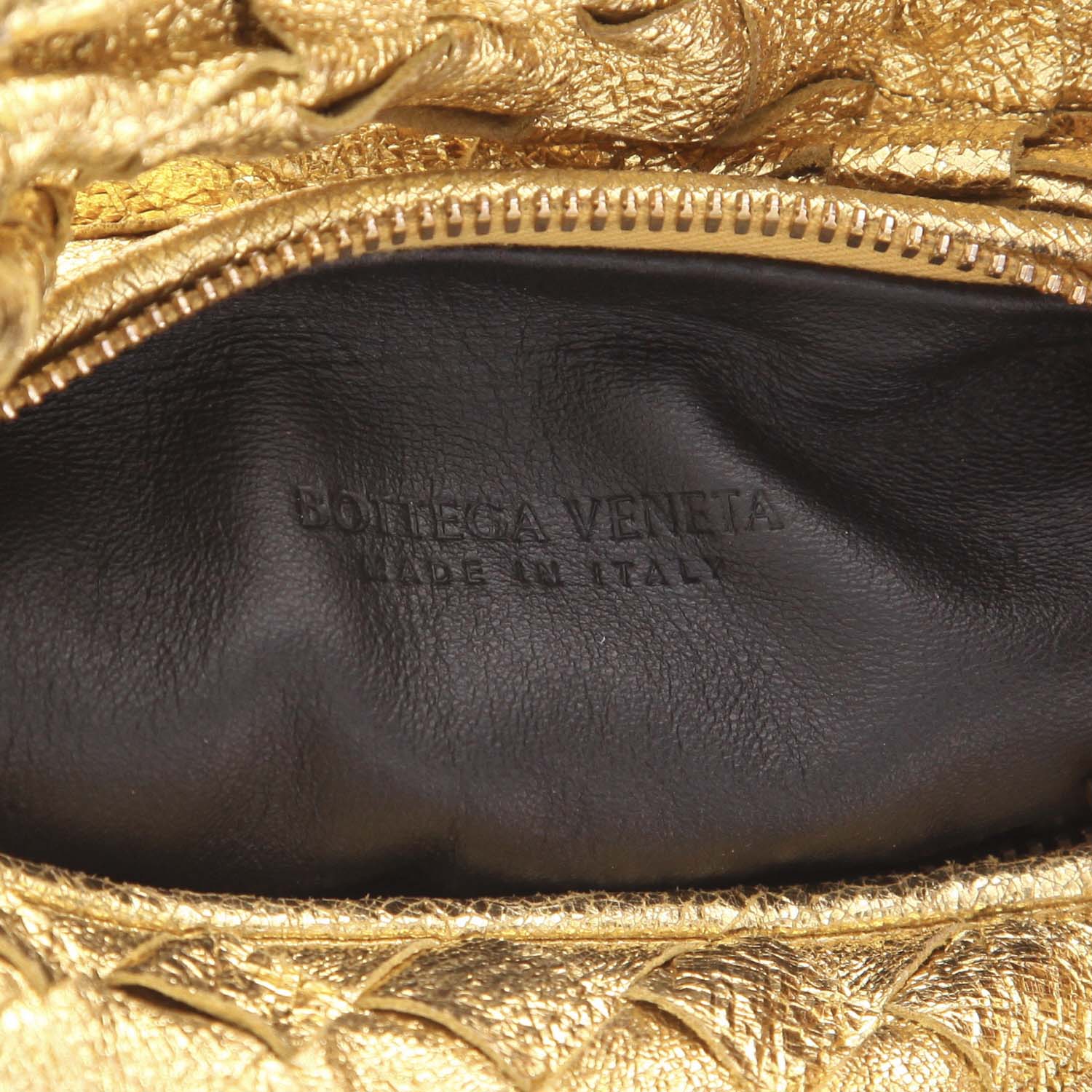 Bottega Veneta  Mini Jodie handbag  in gold intrecciato leather - Detail D2
