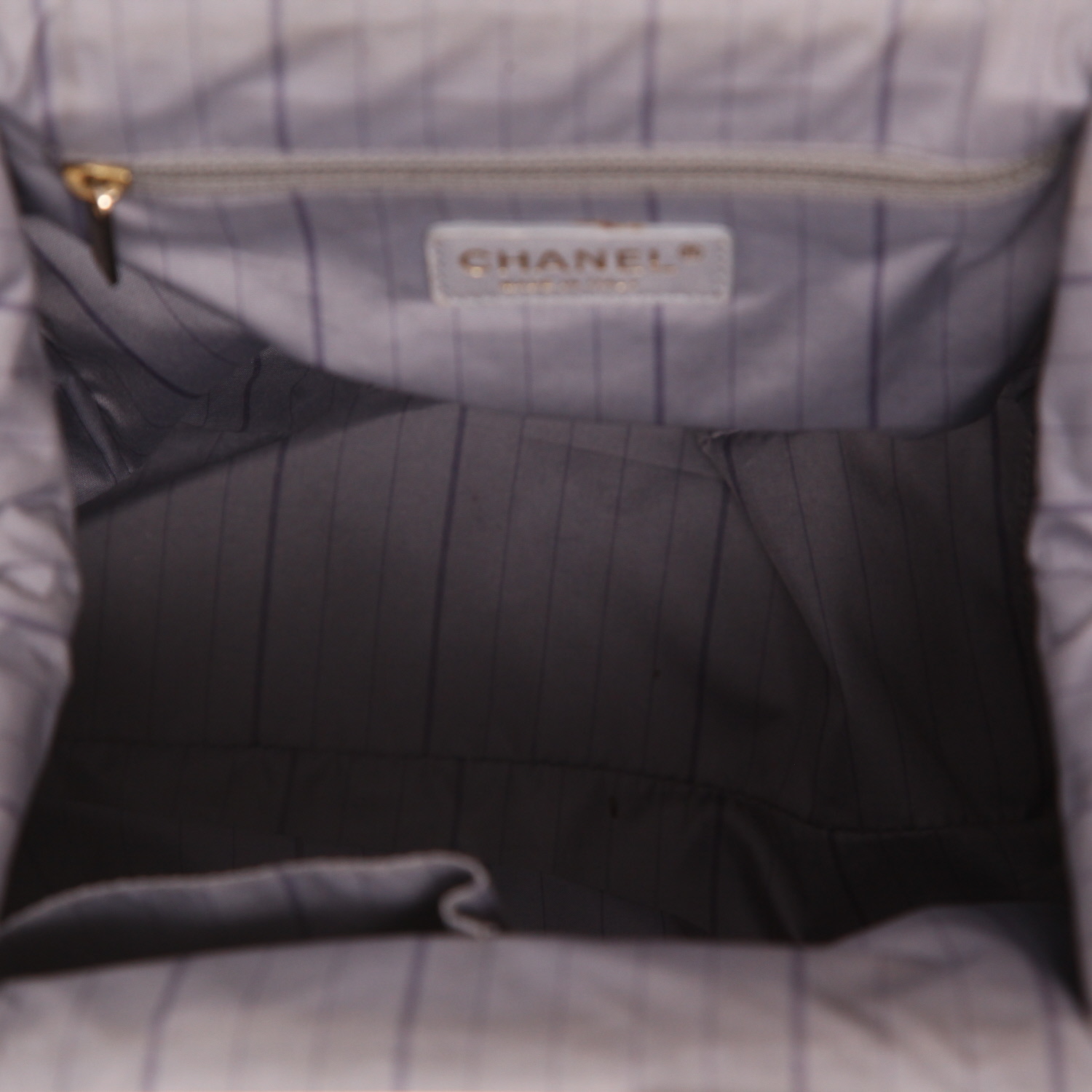 Sac à main Chanel  Vintage en cuir verni matelassé noir - Detail D3