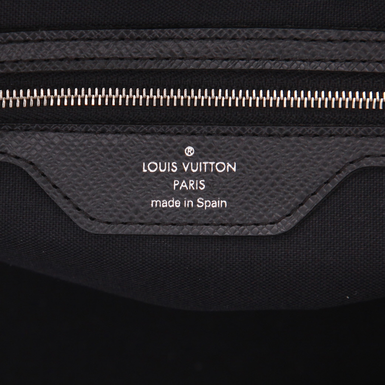 Borsa da viaggio Louis Vuitton   in pelle taiga grigio antracite - Detail D2