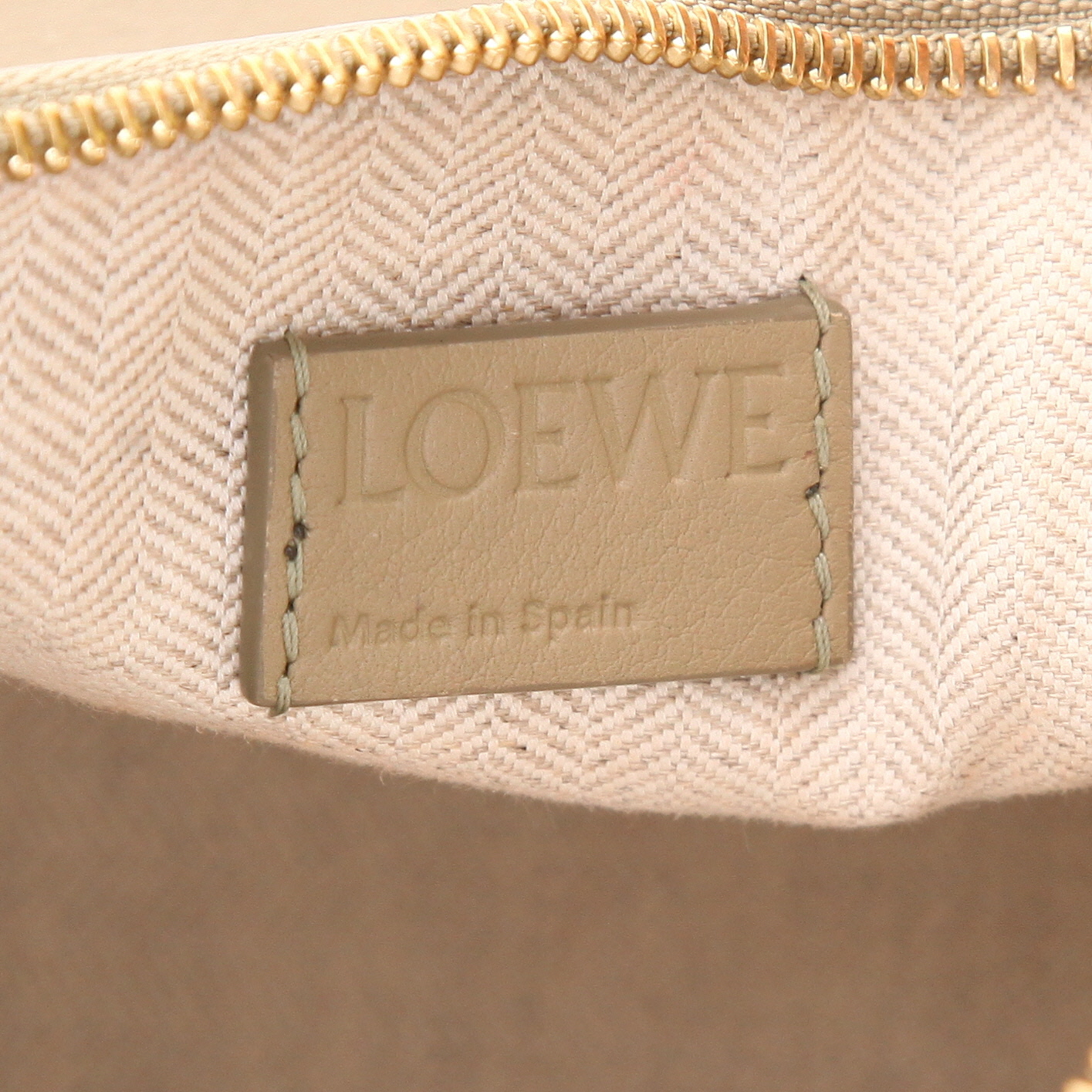 Borsa a tracolla Loewe  Hammock Hobo in pelle verde - Detail D2