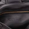 Sac bandoulière Bottega Veneta  Cassette en cuir intrecciato noir - Detail D2 thumbnail