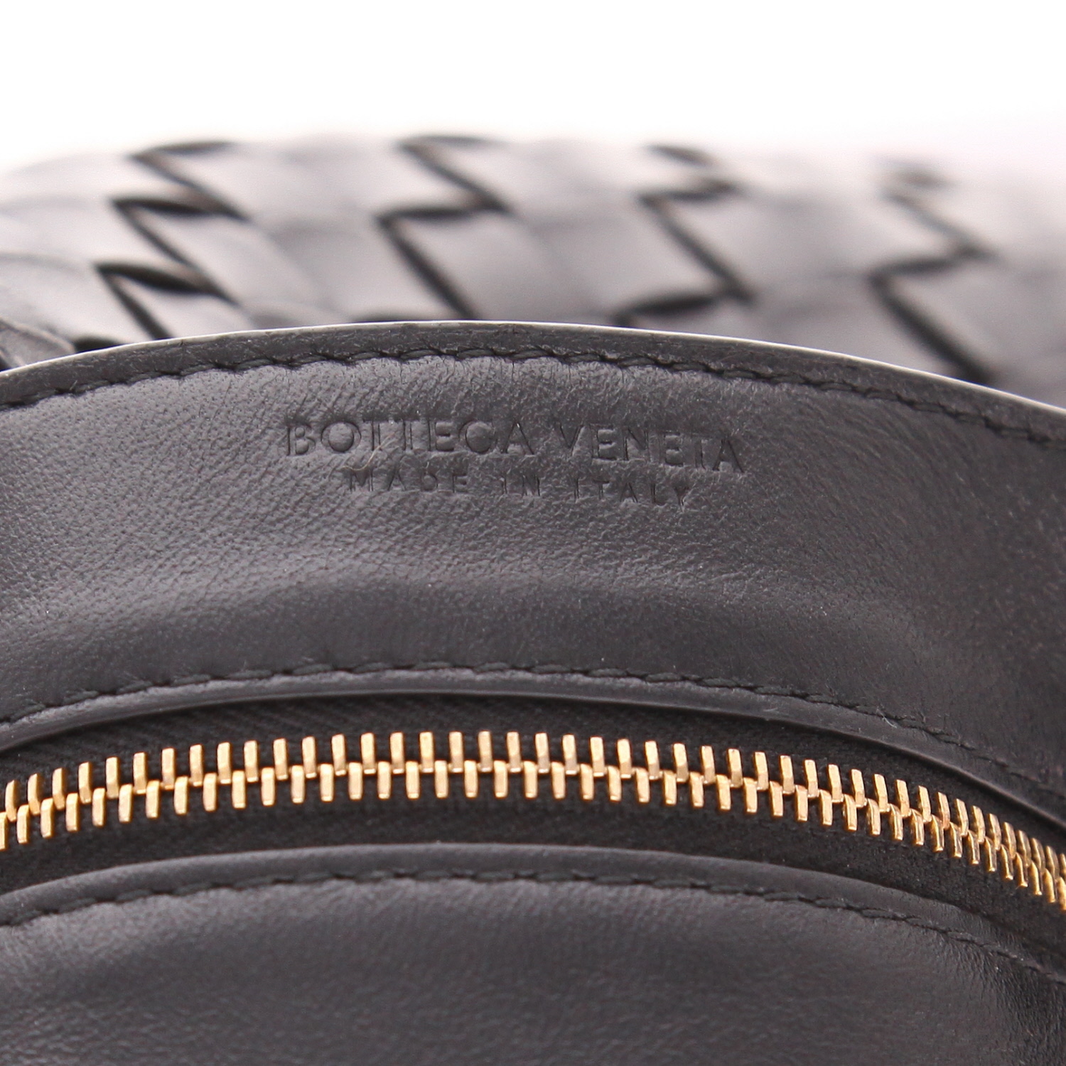 Bottega Veneta  Andiamo handbag  in black intrecciato leather - Detail D2