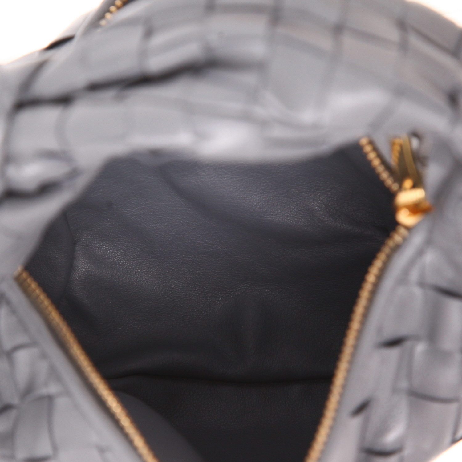 Bolso de mano Bottega Veneta  Mini Jodie en cuero intrecciato gris - Detail D3
