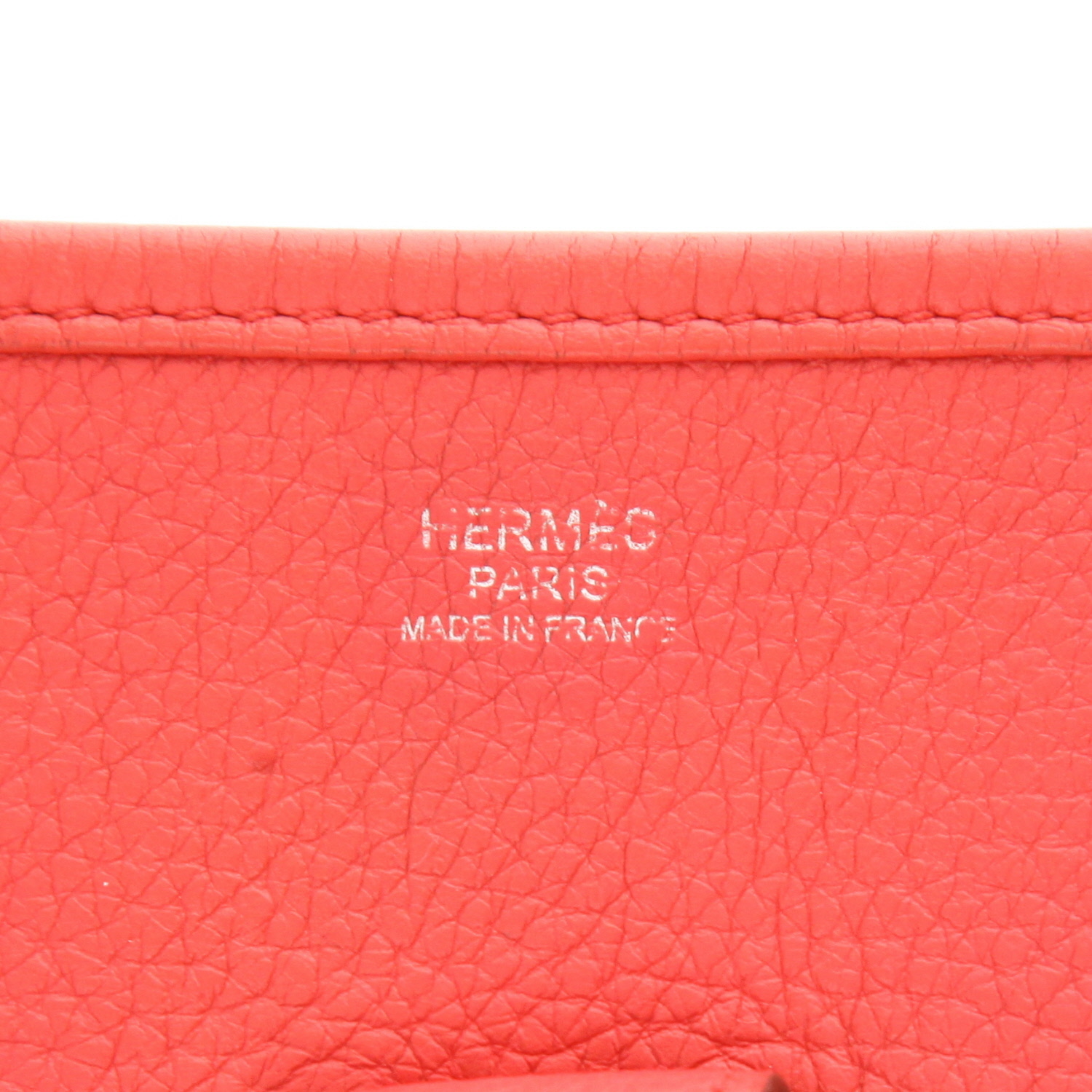 Sac bandoulière Hermès  Evelyne III en cuir togo rose Jaipur - Detail D2
