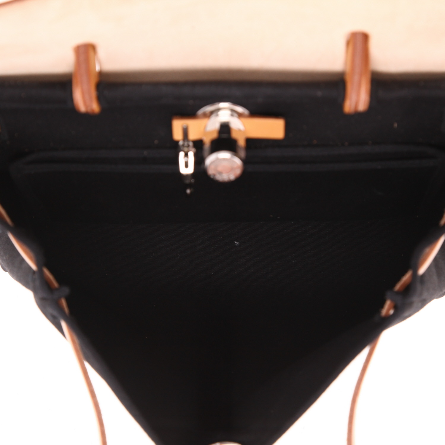 Sac porté épaule ou main Hermès  Herbag en toile noire et cuir naturel - Detail D3