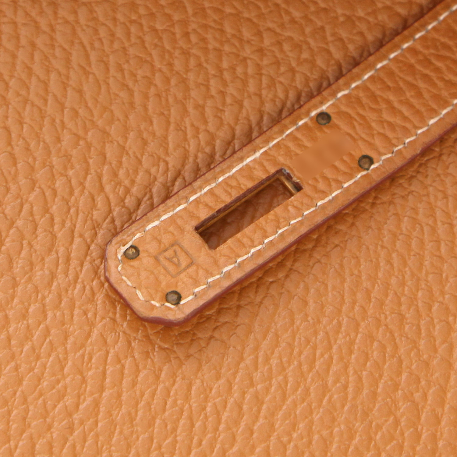 Sac à main Hermès  Kelly 32 cm en cuir Ardenne gold - Detail D4