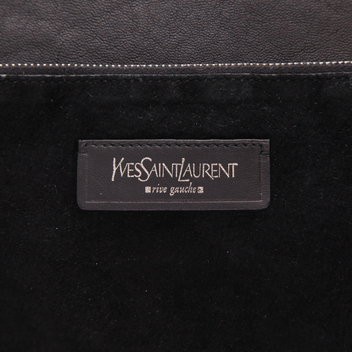 Bolso de mano Saint Laurent  Roady en cuero negro - Detail D2