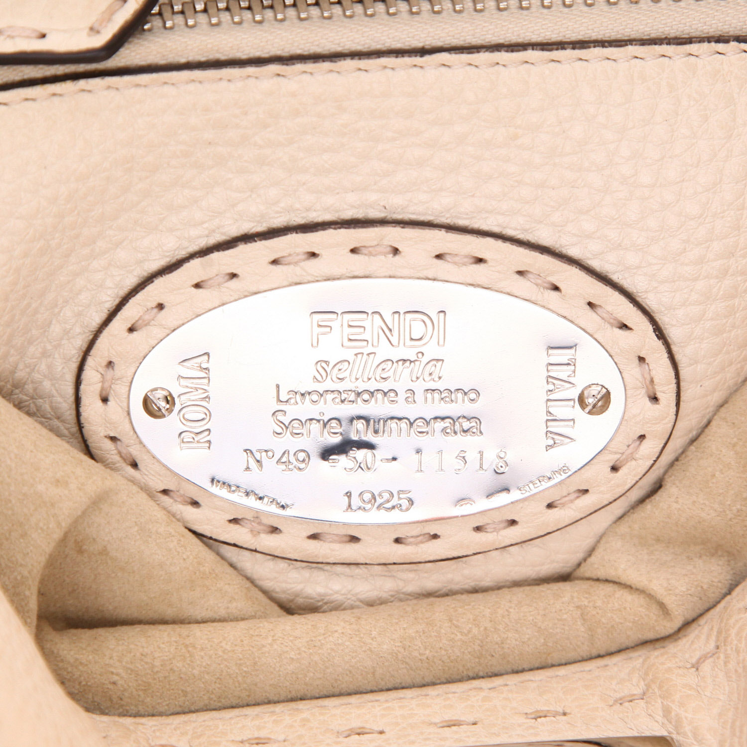 Sac à main Fendi  Peekaboo en cuir grainé écru - Detail D2