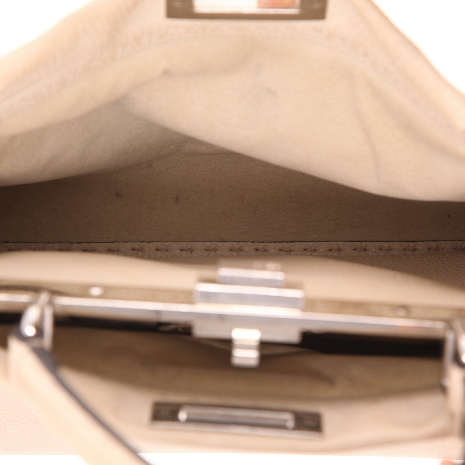 Fendi  Peekaboo handbag  in ecru grained leather - Detail D3