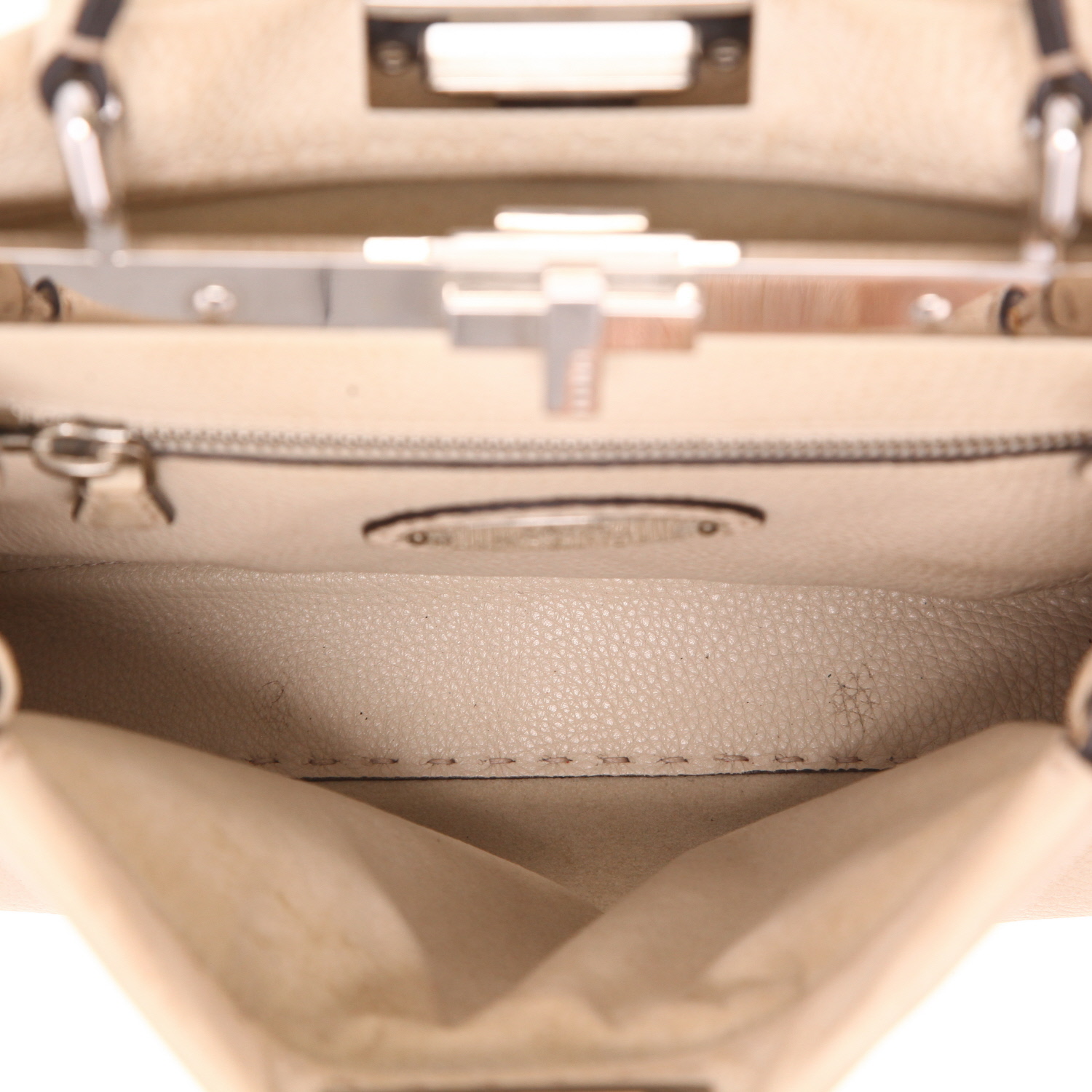 Borsa Fendi  Peekaboo in pelle martellata écru - Detail D4