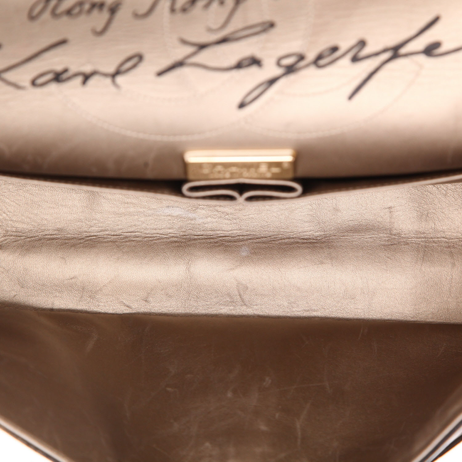 Sac bandoulière Chanel  2.55 grand modèle  en crocodile noir et doré - Detail D3