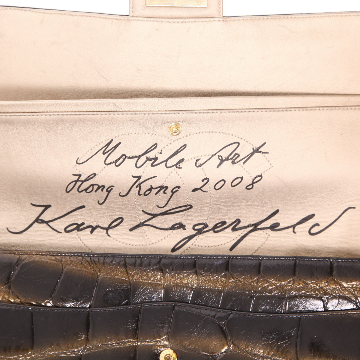 Sac bandoulière Chanel  2.55 grand modèle  en crocodile noir et doré - Detail D4