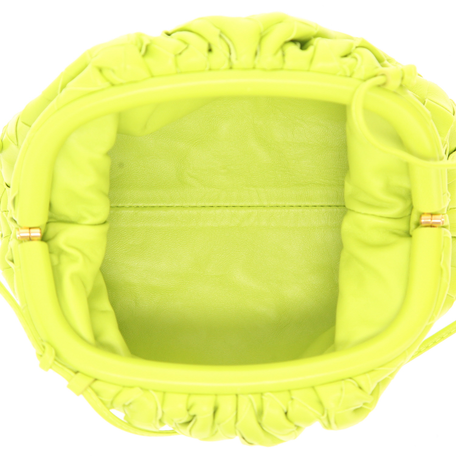 Bolso bandolera Bottega Veneta  Pouch mini  en cuero intrecciato verde - Detail D3