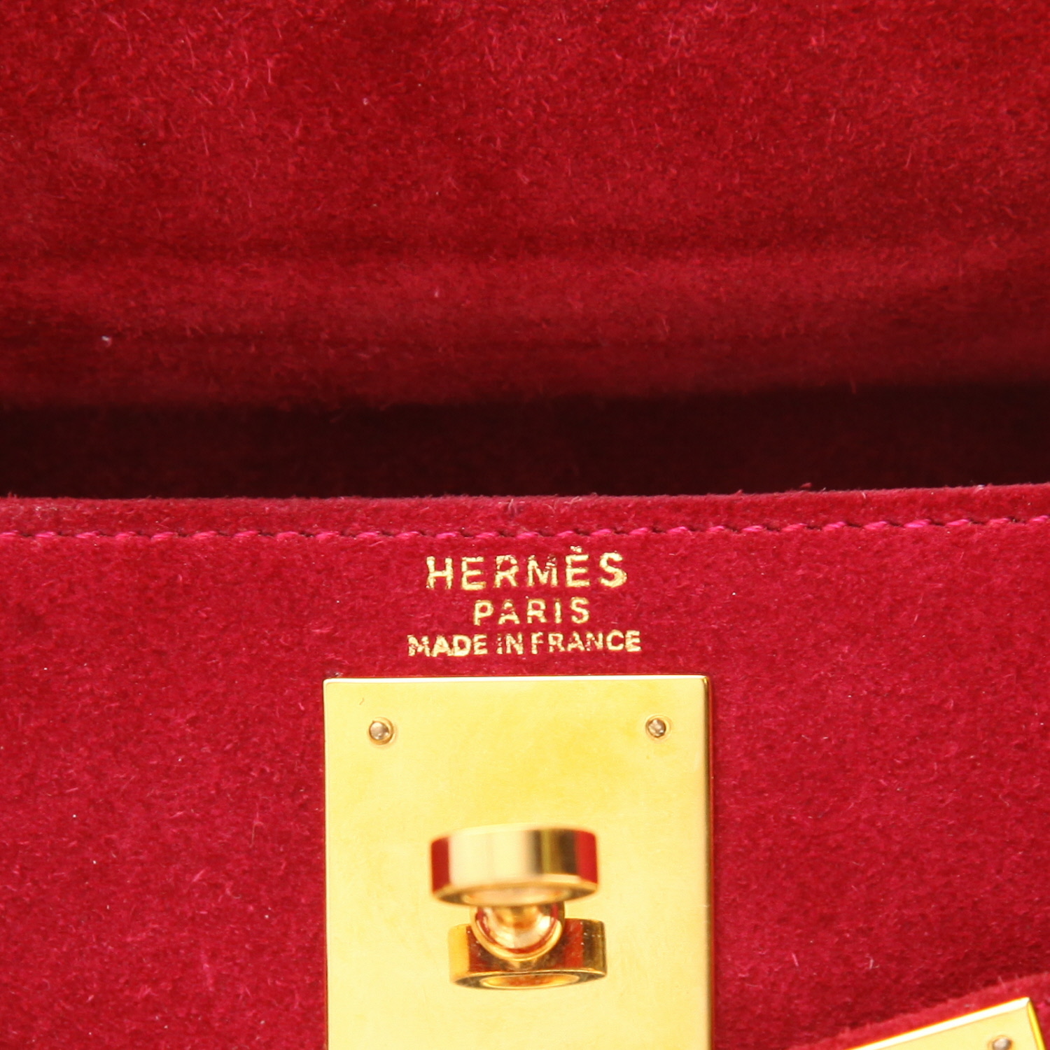 Bolso de mano Hermès  Kelly 28 cm en cuero de ternero doblis color frambuesa - Detail D2