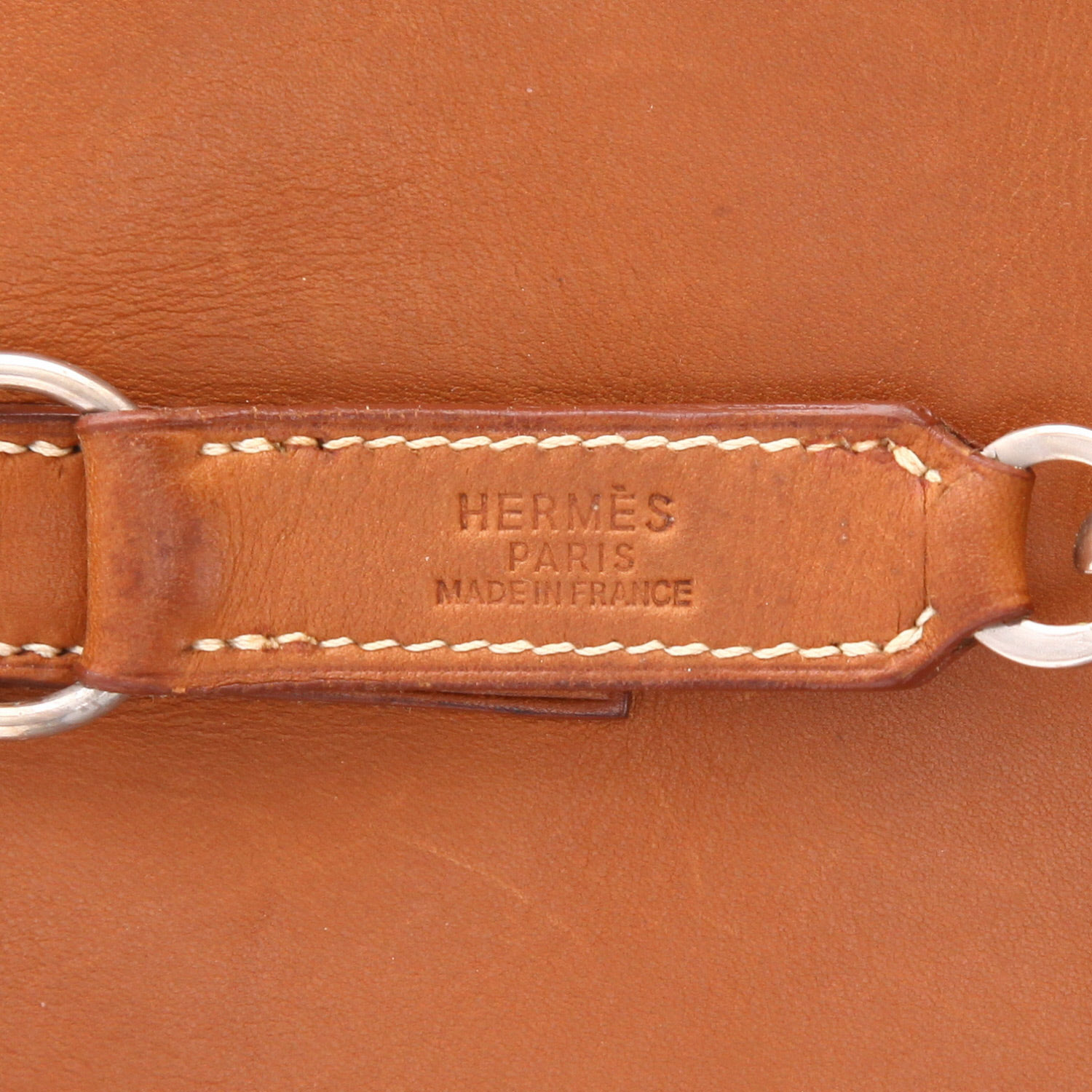 Bolso para llevar al hombro o en la mano Hermès  Trim en cuero Barenia rojizo - Detail D2
