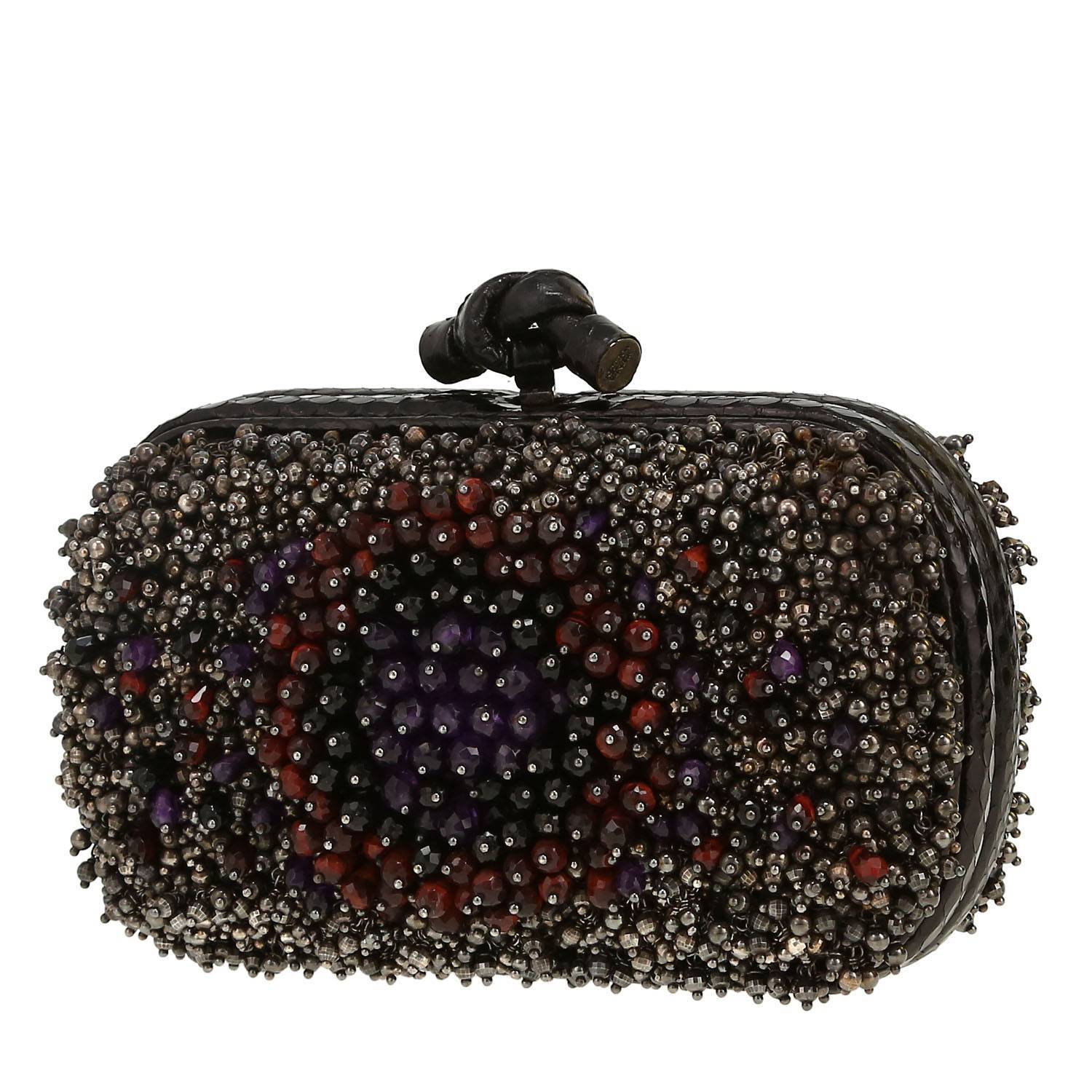 Pochette Bottega Veneta Knot en python noir
