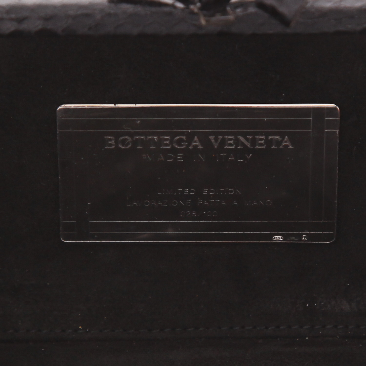 Bottega Veneta  Knot pouch  in black python - Detail D2