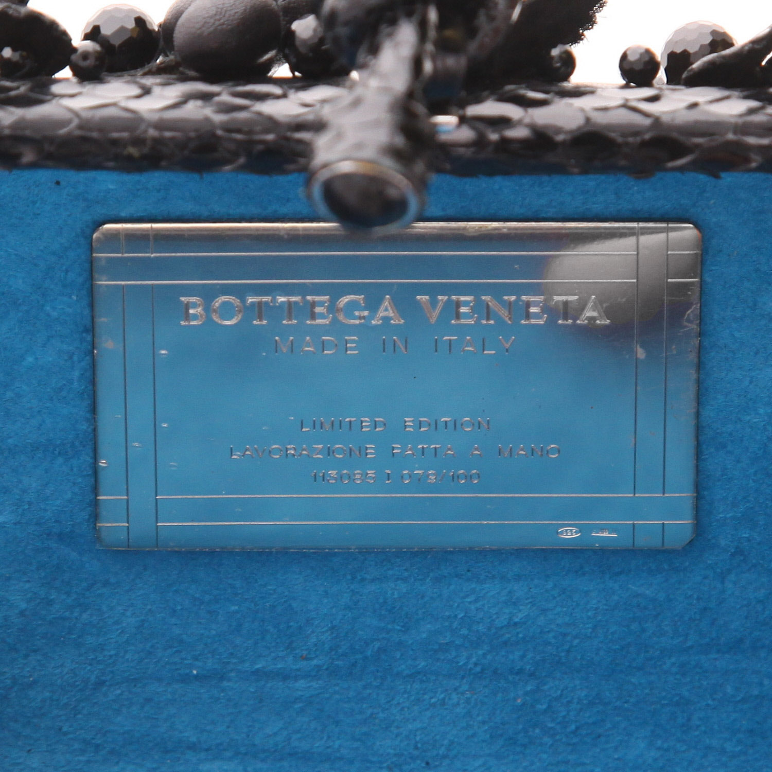 Pochette Bottega Veneta  Knot en cuir noir et python noir - Detail D2