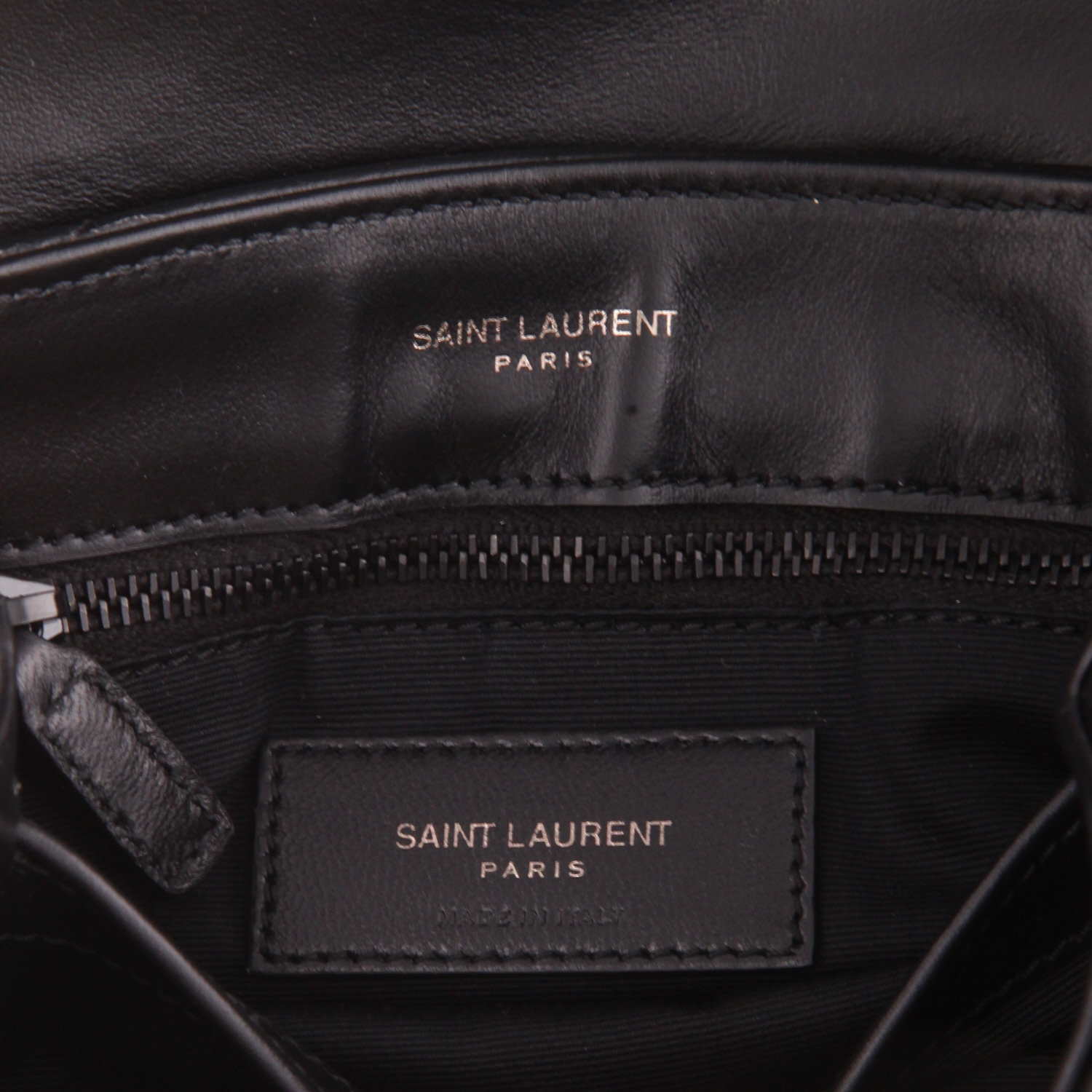 Bolso bandolera Saint Laurent  Toy Loulou en cuero acolchado negro - Detail D2
