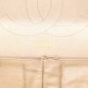 Chanel  2.55 shoulder bag  in gold quilted leather - Detail D2 thumbnail