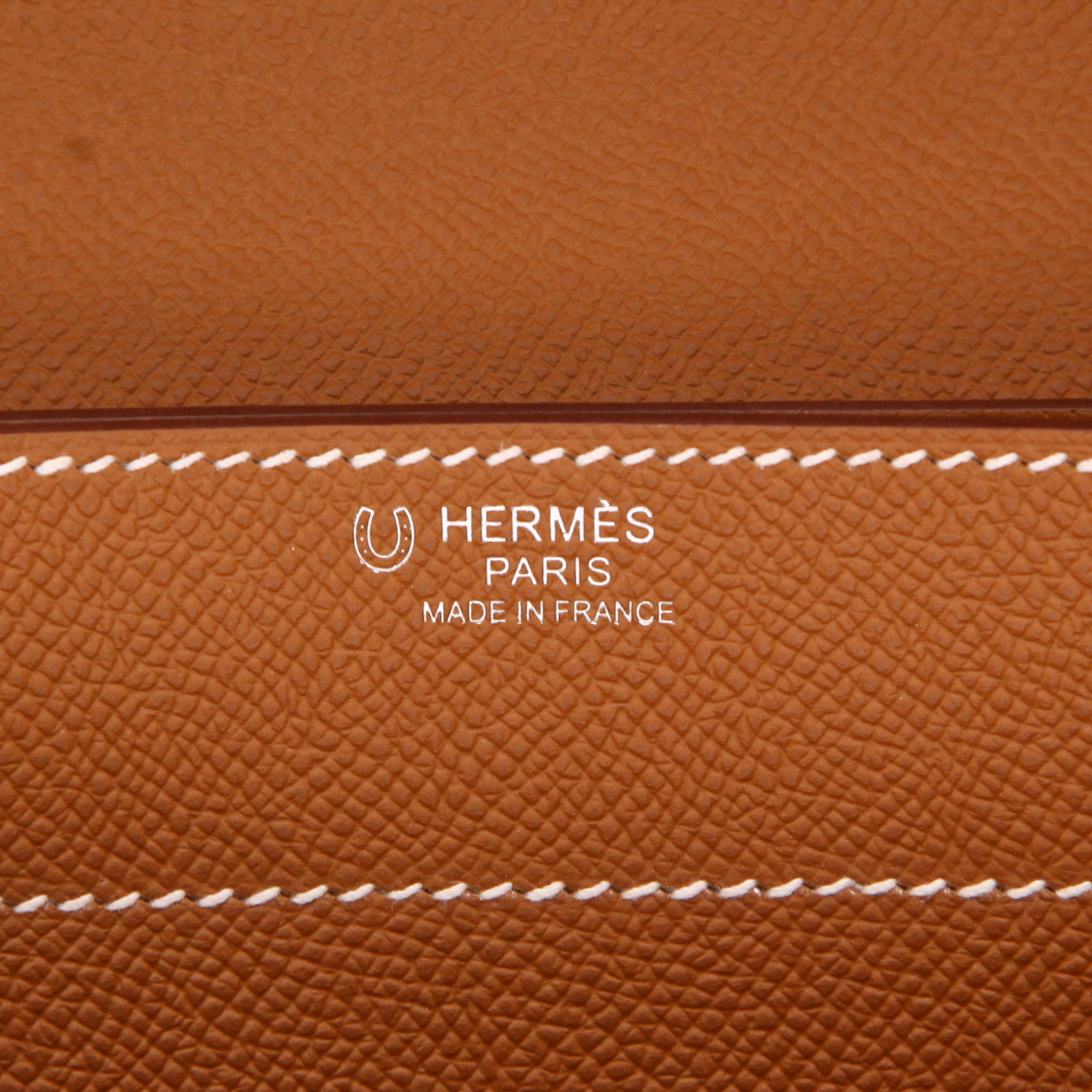 Porta-documentos Hermès  Kelly Dépêches en cuero epsom color oro - Detail D2
