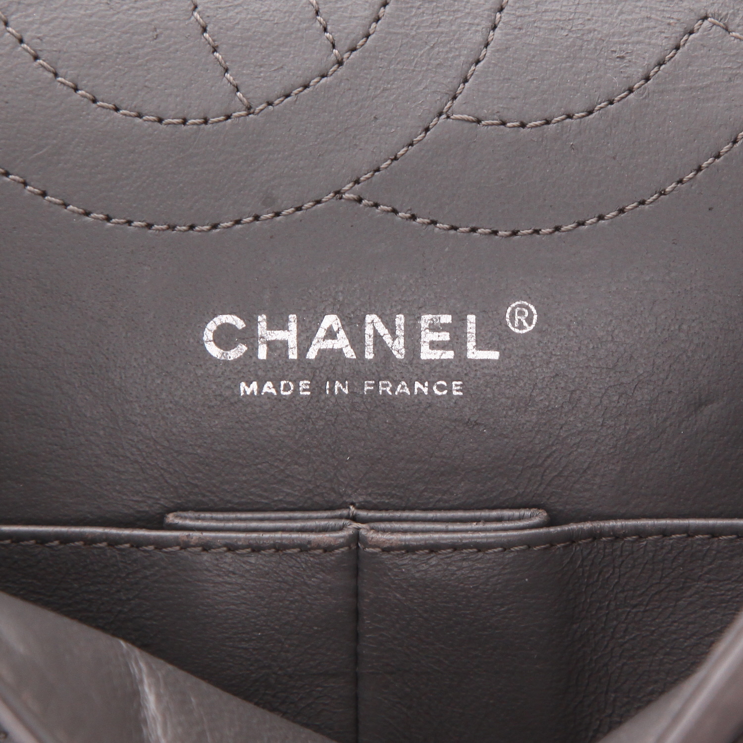 Chanel  2.55 shoulder bag  in grey quilted leather - Detail D2