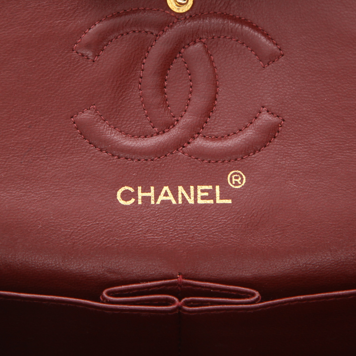 Chanel  Timeless Petit handbag  in navy blue quilted leather - Detail D2