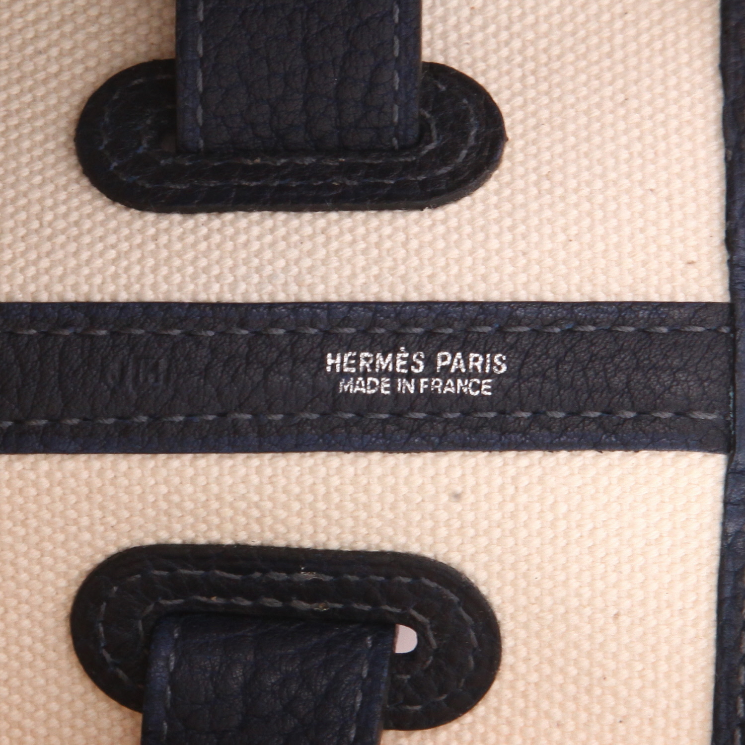 Hermès  Petite Ceinture handbag  in beige canvas  and navy blue leather - Detail D2