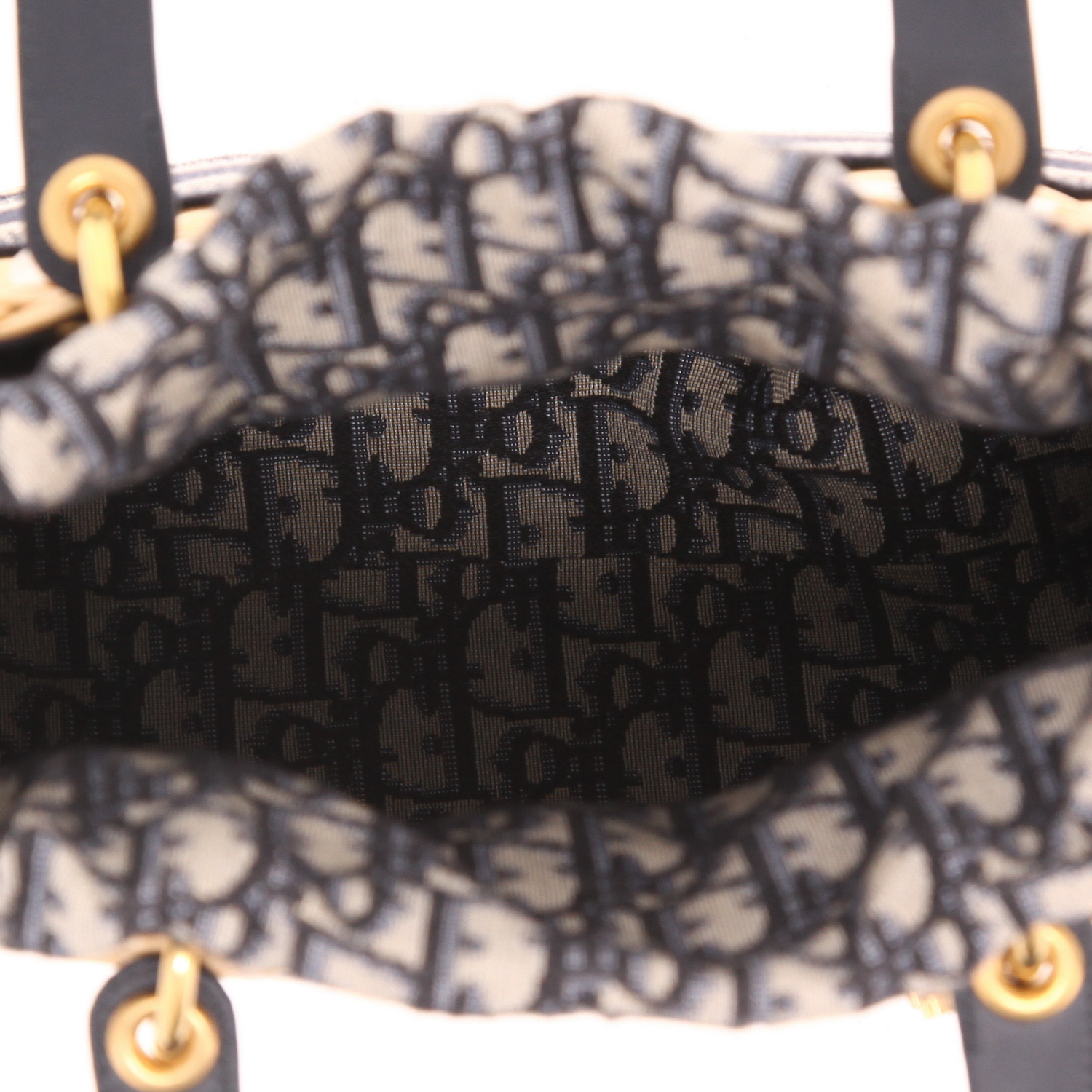 Sac à main Dior  Lady Dior en osier beige et cuir bleu-marine - Detail D3