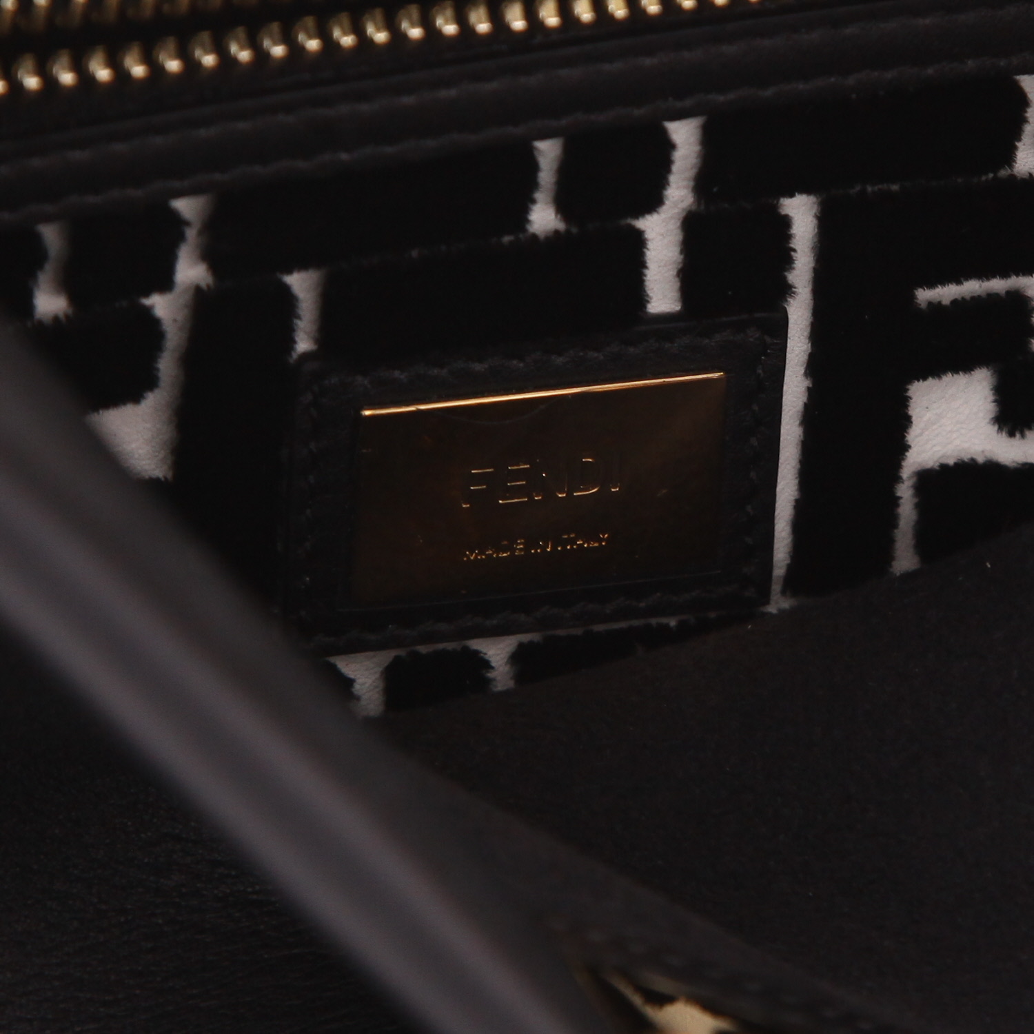 Borsa Fendi  Peekaboo ISeeU in pelle nera e bianca - Detail D2