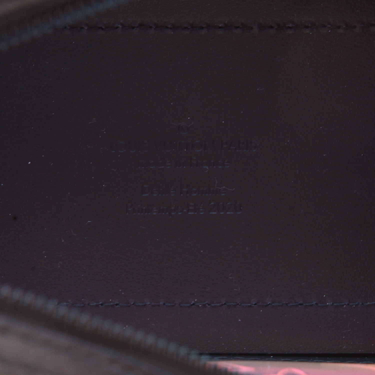 Bolso bandolera Louis Vuitton  Soft Trunk en vinilo transparente y cuero negro - Detail D2