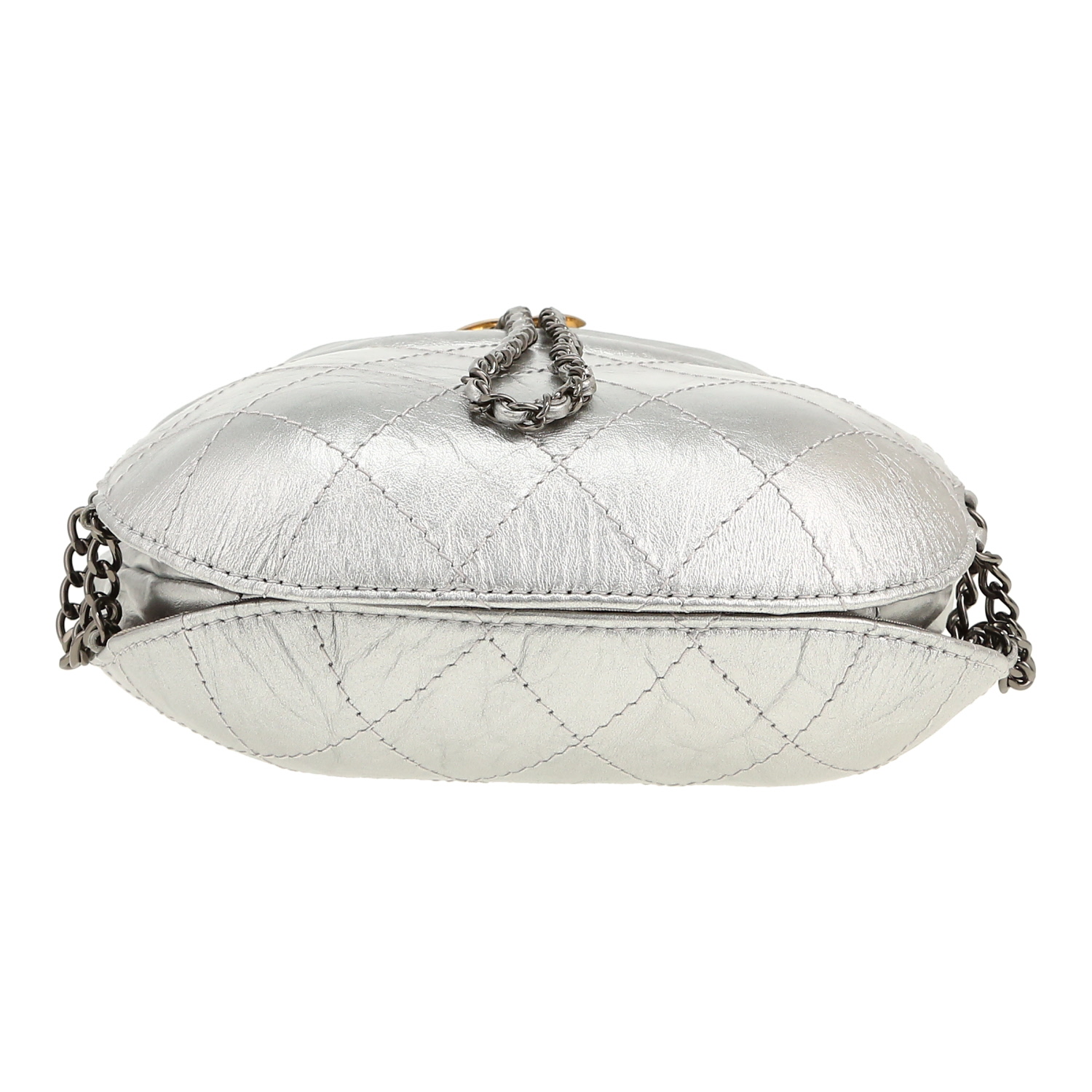 Chanel  Gabrielle Bucket shoulder bag  in silver leather - Detail D1