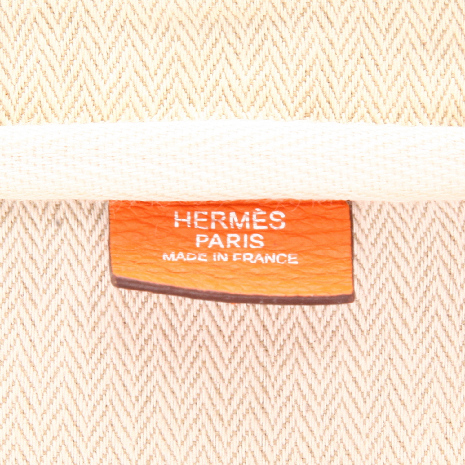 Hermès  Victoria handbag  in orange togo leather - Detail D2
