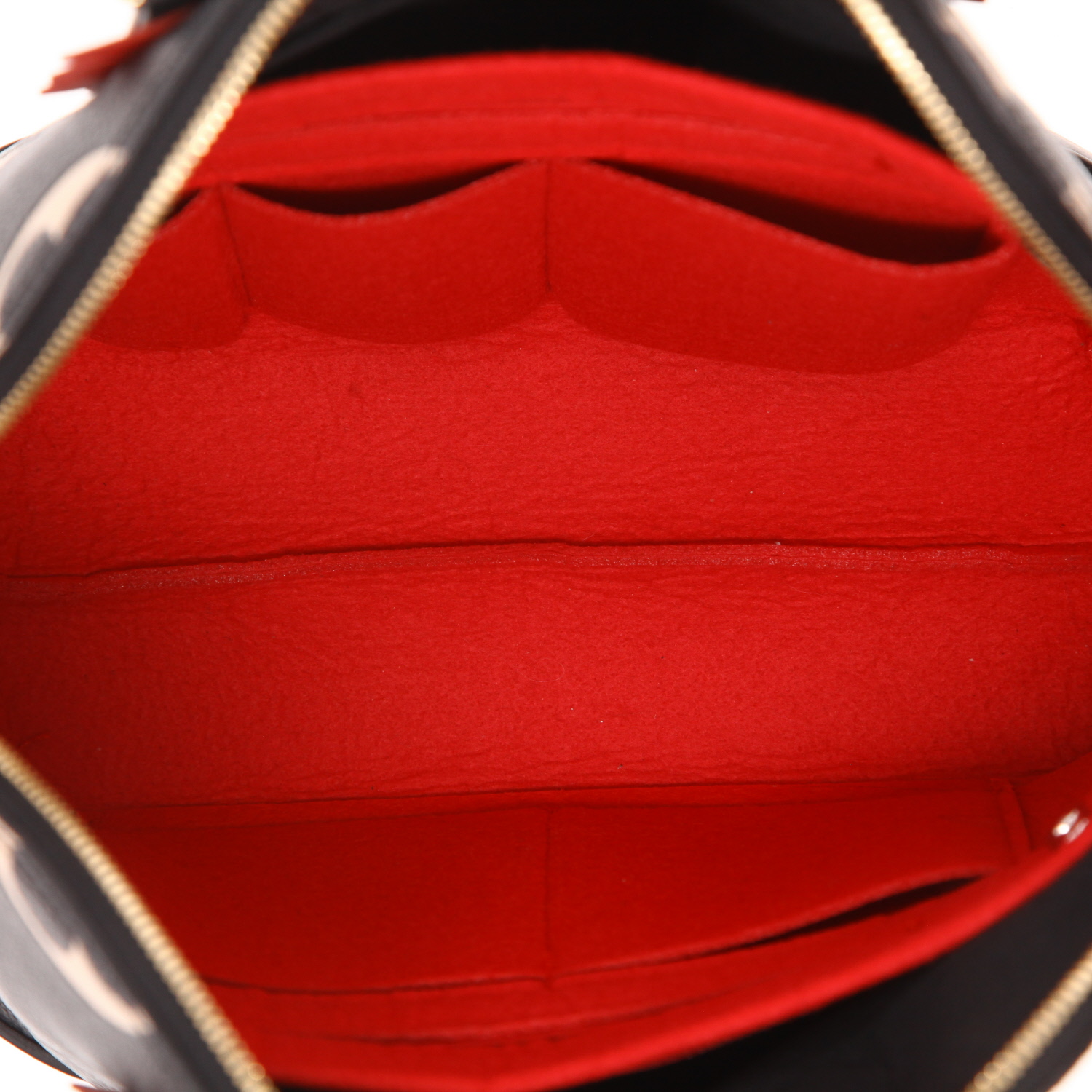 Louis Vuitton  Alma Editions Limitées handbag  in black and beige monogram leather - Detail D3