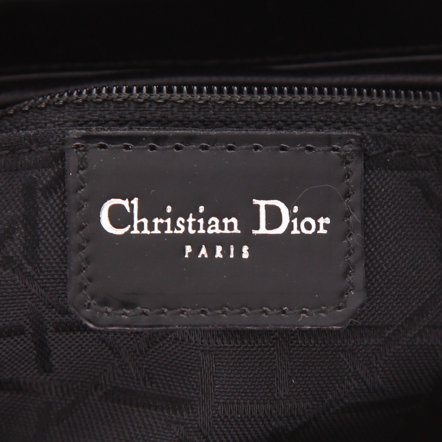 Sac à main Dior  Lady Dior en toile noire et résine marron - Detail D2