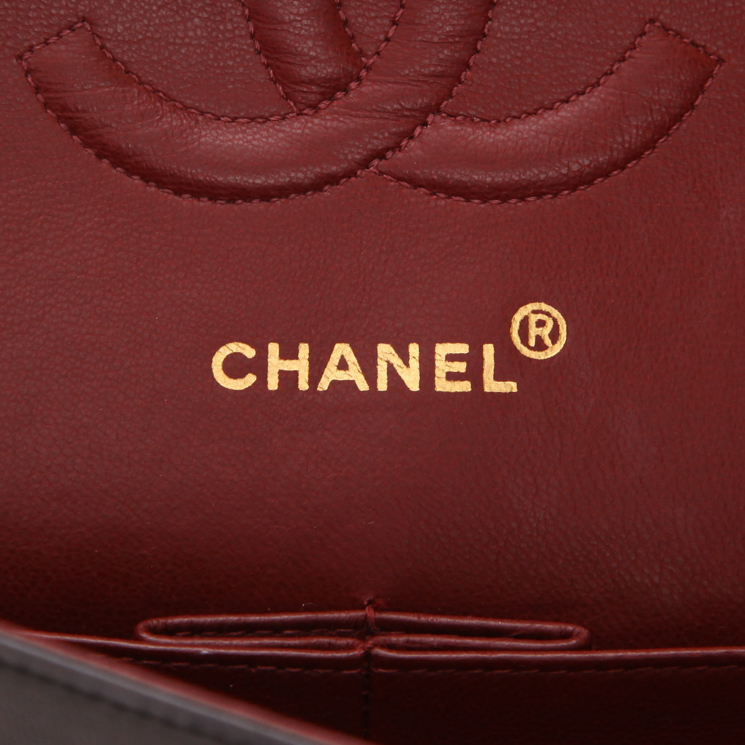 Chanel Timeless Classic handbag in black quilted leather - Detail D2